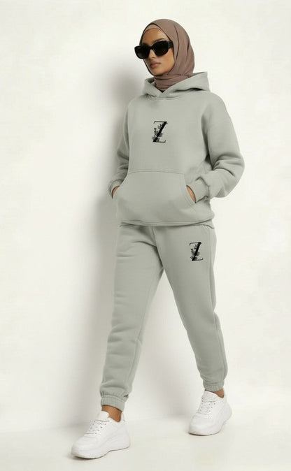model wearing Hoodie + Joggers Zarella set 